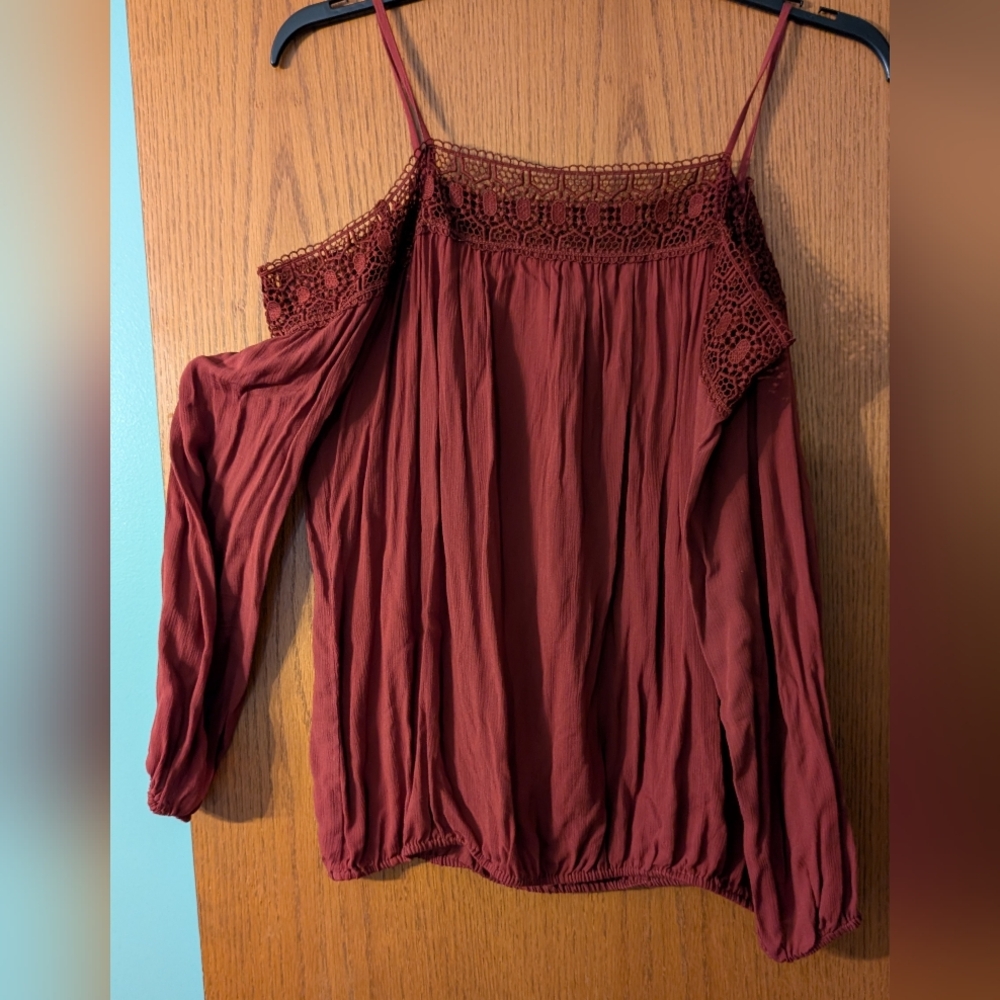 Charming Charlie Women's Off-Shoulder Top in Rust Color Large